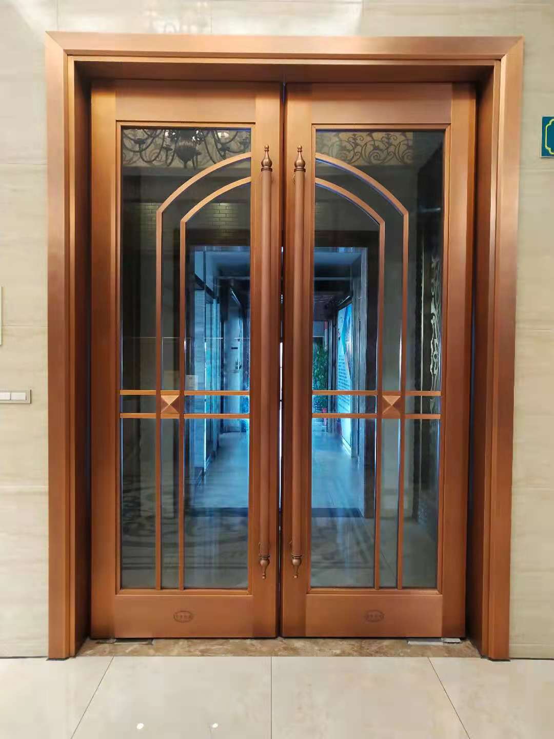 玻璃銅門實(shí)物圖